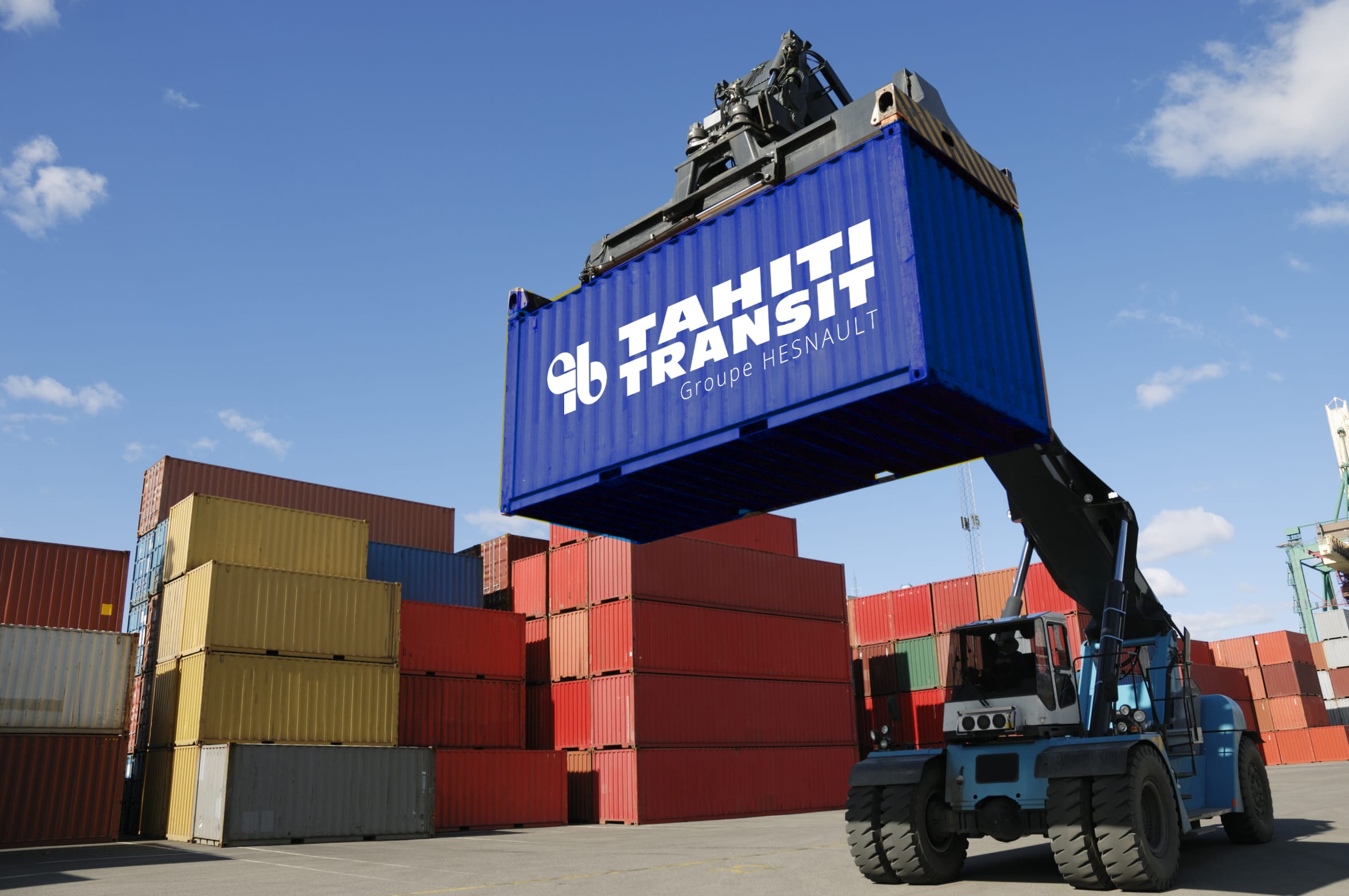 forklift with container in action